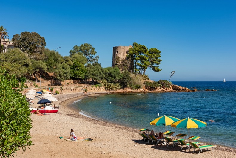 TURISTI BEŽE GLAVOM BEZ OBZIRA Ležaljke 1.500 evra, italijanske plaže „zvrje“ prazne