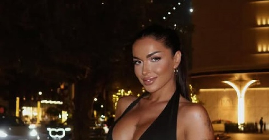 TEODORA DŽEHVEROVIĆ U ŠOKANTNOM IZDANJU! Silikoni se naziru, lanci vise,  nema šta da se sakrije (FOTO)