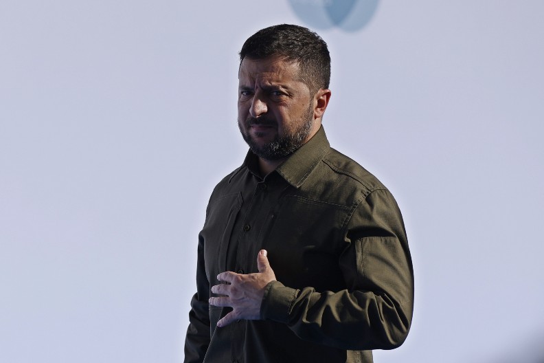 ZELENSKI DONEO DRAMATIČNU ODLUKU, OVO SVE MENJA Ratna pravila se potpuno preokreću