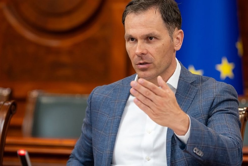 SRBIJI SU POTREBNI MIR, STABILNOST I RED Siniša Mali o divljanju blokadera: Profašistički narativi i divljanje po ulicama nisu slike koje želimo u našoj zemlji