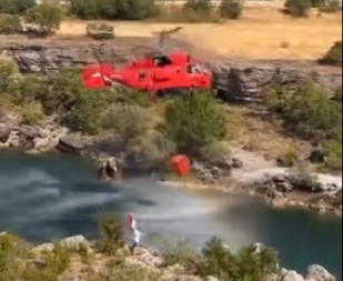 HITNO UPOZORENJE KUPAČIMA U CRNOJ GORI Odmah izvadite glavu iz vode kad čujete helikopter