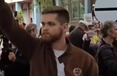 "HOĆEMO MAJDAN U SRBIJI" Opet preti blokader Čanak, a već ga hapsili sa oružjem! NAJAVLJUJE HAOS VEČERAS