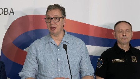 "ONI BUKVALNO PLIVAJU U KRVI" Vučić otkrio: Povređen vrhovni komandant i petorica pripadnika najelitnije srpske jedinice