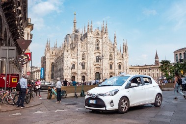 NOVI ZAKON U ITALIJI Kazne do 18.000 evra za bacanje smeća iz auta