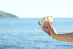 KAO GROM IZ VEDRA NEBA, STIŽU PARE BRZINOM MUNJE Ova 3 horoskopska znaka će upasti u keš, iznenadni priliv novca do 21. avgusta