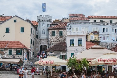 HAVARIJA U CRNOJ GORI Gužve u saobraćaju, nedozvoljeno parkiranje, buka, kvarovi na kanalizacionom kolektoru…