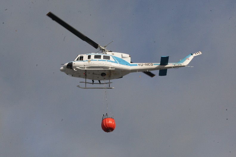 DVA POŽARA BUKTE KOD JAGODINE Mup helikopterima gasi vatrenu stihiju (VIDEO)