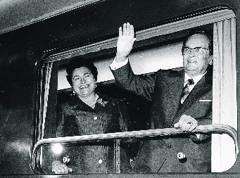 ''JOVANKA ME JE MRZELA, OTROVALI SU ME'' Skandalozna ispovest naše legendarne glumice, otkrila jezive detalje susreta sa Titom!