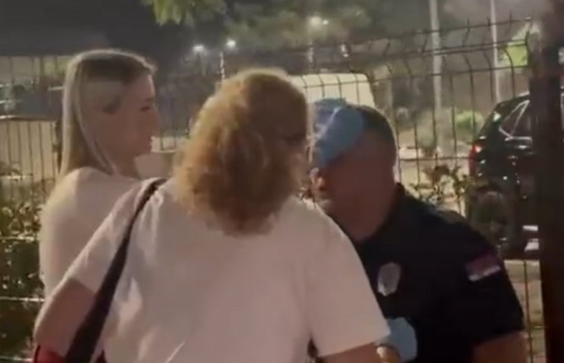 PANČEVO POD NAPADOM: Blokaderski huligani zasuli policiju kamenicama, policajcu razbijena glava (VIDEO)