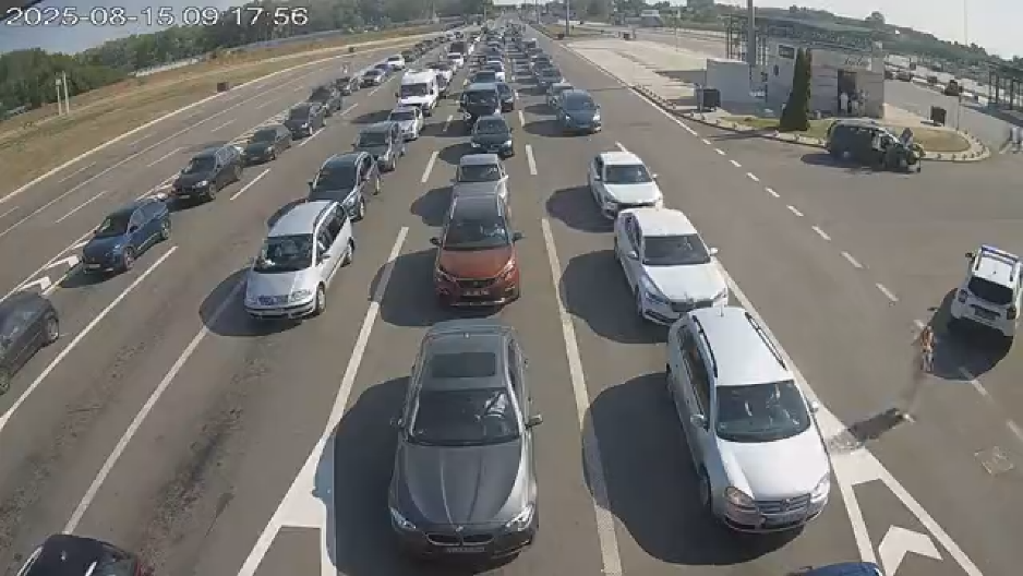 GUŽVE NA GRANIČNIM PRELAZIMA SE NASTAVLJAJU Oglasio se AMSS