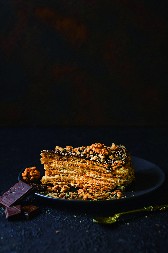 ŠUBERT TORTA U SAVRŠENOJ SIMFONIJI UKUSA Bogata i slojevita, a prepuna oraha, badema i čokolade