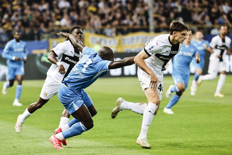 "NOVI VAN DAJK" NA ENFILDU Liverpul istresao još 35 miliona evra