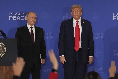 "OTVOREN JE PUT, ALI DOGOVOR... NISMO JOŠ TU" Šta su dogovorili Putin i Tramp?