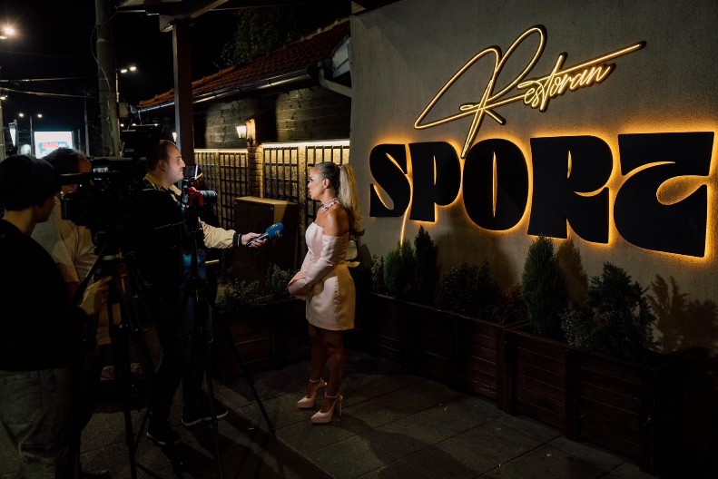 ŽESTOKE PRETNJE NA ESTRADI Pevačica šokirala izjavom: "Želim da ga slomim!"