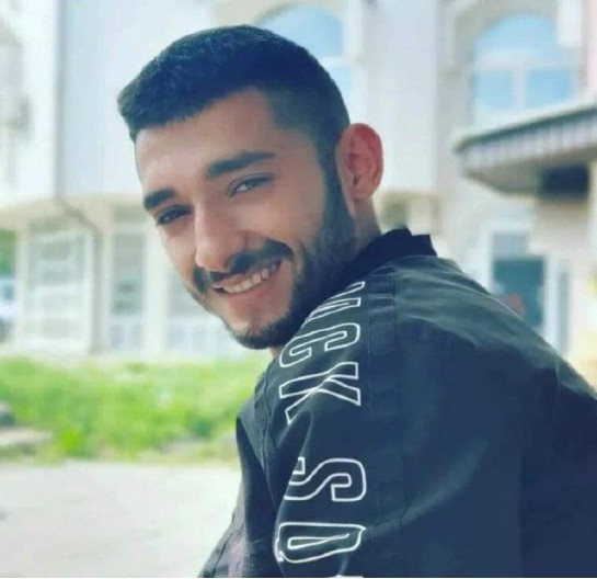 IZBO GA ROĐENI OTAC PA ISKRVARIO NA SMRT Snimak sa nadzornih kamera ledi krv u žilama