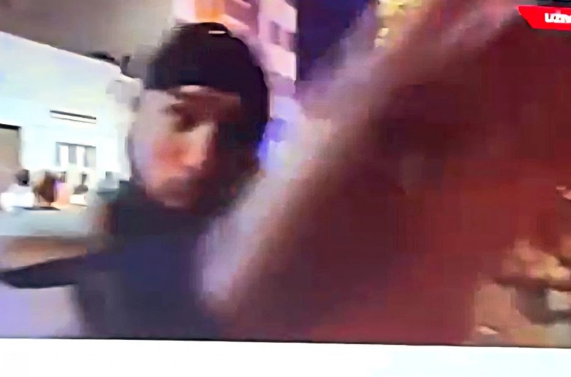 "NE SNIMAJ ME, MENE ĆE PREPOZNATI" Blokader siledžija zakukao: Ako me vide, idem u zatvor! (VIDEO)