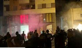 BLOKADERI ZAPALILI LOKAL U STAMBENOJ ZGRADI! Da li je potrebno da ljudi živi izgore da bi se nasilnici dozvali pameti? (VIDEO)