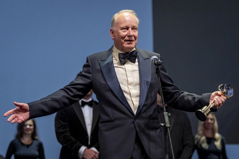 SLAVNI ŠVEDSKI GLUMAC DOBITNIK PRESTIŽNE NAGRADE NA SARAJEVO FILM FESTIVALU Stelanu Skarsgardu uručeno "Počasno srce Sarajeva"