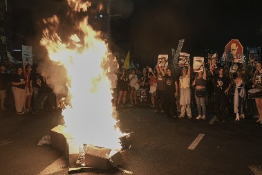 NEVIĐENI HAOS NA ULICAMA IZRAELA Demonstranti paralisali Tel Aviv, pljušte hapšenja, od vlade žele ovo (FOTO)