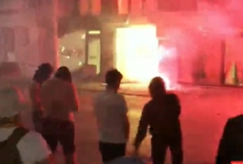 VUČIĆ OBEĆAO DA ĆE BITI UHAPŠENI BLOKADERI NASILNICI Nećemo ih prepoznavati samo po konstituciji