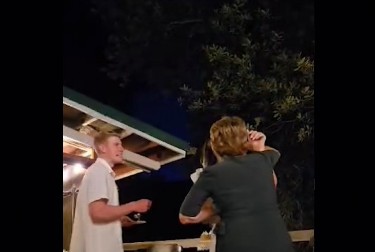 SVEKRVA MI JE NA SVADBI ZALEPILA TORTU U LICE Uz to me je najstrašnije uvredila, a moj muž je ćutao i gledao!