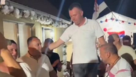 NIKAD NE UZIMAJ KOMŠIJU ZA KUMA Srpsko narodno verovanje sa dubokim korenima