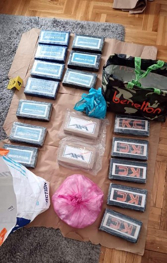 DVOJE SRBA UHAPŠENO SA 66 KILA KOKAINA Drogu vozili u kamperu!