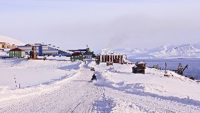 Da se prehrane dvoje, potrebno 1200 evra: U ovoj zemlji mogu da vas kazne i što ne nosite oružje