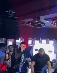 SKANDAL NA NASTUPU SRPSKOG PEVAČA U ZADRU! Hitno zaustavio sve, obezbeđenje skočilo: "Izađi napolje!" (VIDEO)