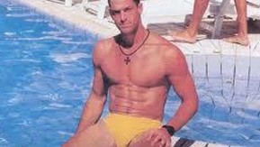 NEPREPOZNATLJIV! Bio je magnet za žene, njegov brat ubio našu pevačicu, a evo kako danas izgleda Petar Kapisoda (FOTO)