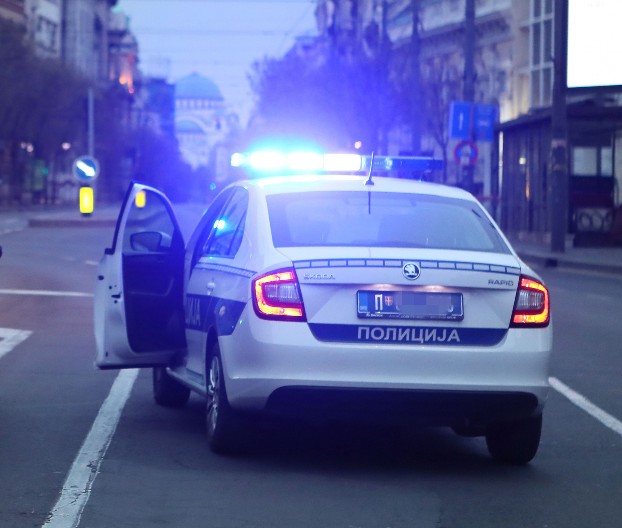 UKRALI AUTO, SLUPALI GA, PA POBEGLI PEŠKE Ovako je završena filmska potera za lopovima u Zrenjaninu