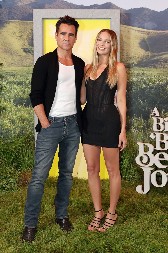 MARGO ROBI BLISTA POSLE POROĐAJA Pokazala zašto je mala crna haljina modni izbor broj 1!