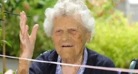 PREŽIVELA TITANIK, RATOVE I KORONU Ovo je recept najstarije žene na svetu, koja je juče proslavila 116. rođendan, "držala se samo jednog pravila"