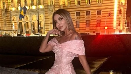 NATPIS NA INTIMNOM DELU IZAZVAO HAOS! Aneli Ahmić se skinula i bez blama pokazala sve (FOTO)