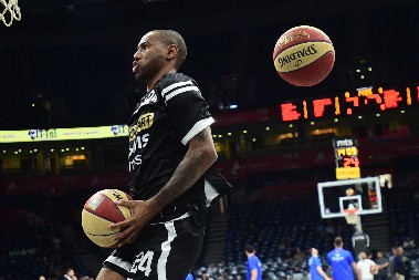 EMOTIVNA PORUKA MAJKA Kanađanin zbog Partizana i navijača progovorio i srpski (FOTO)