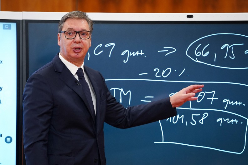 "OČEKUJEMO PAD CENA ZA OKO 15 POSTO" Predsednik Vučić predstavio nove ekonomske mere: Ograničavanje marži, manje kamate kredita (VIDEO)