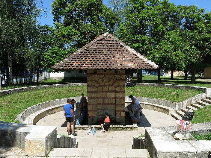 ČUVENA JE PO VEOMA VISOKOJ TEMPERATURI VODE Mnogi Srbi obožavaju ovu banju