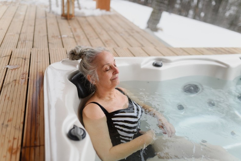 STRAVA I UŽAS U ĐAKUZIJU Penzionerke ušle u kadu da se opuste pa doživele HOROR, tragedija izbegnuta u poslednjoj sekundi!