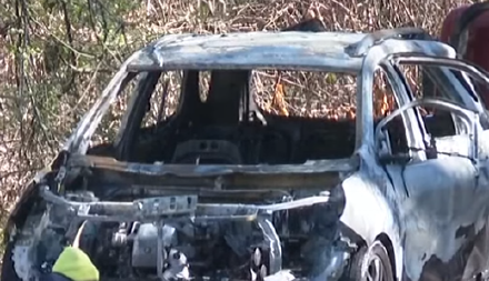 DOLIJALI PIRPMANI Njih petorica automobil polili zapaljivom tečnošću, pa kresnuli šibicu