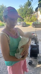 MAJA JE SPASILA BEBU U ZEMUNU "Otvorila sam kesu i videla bebu. Šokirala sam se"