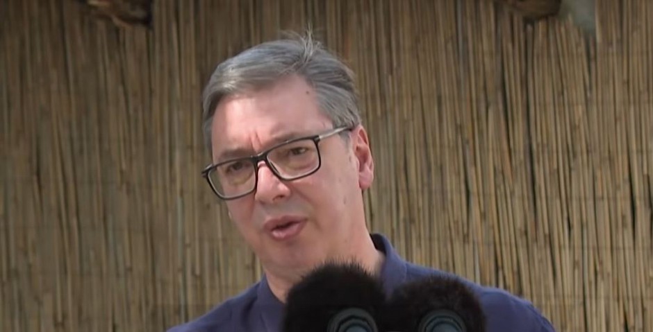 "OVO JE VAŽNO ZA MENE, DA POKAŽEMO PAŽNJU I BRIGU PREMA LJUDIMA" Vučić u poseti porodici Vasilijević sa devetoro dece (VIDEO)
