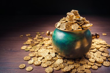 ŽENA ŠETALA ŠUMOM I NAIŠLA NA BLAGO OD MILION EVRA Ćup star 900 godina krije neverovatnu tajnu!