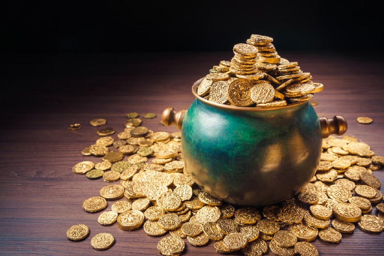 ŽENA ŠETALA ŠUMOM I NAIŠLA NA BLAGO OD MILION EVRA Ćup star 900 godina krije neverovatnu tajnu!