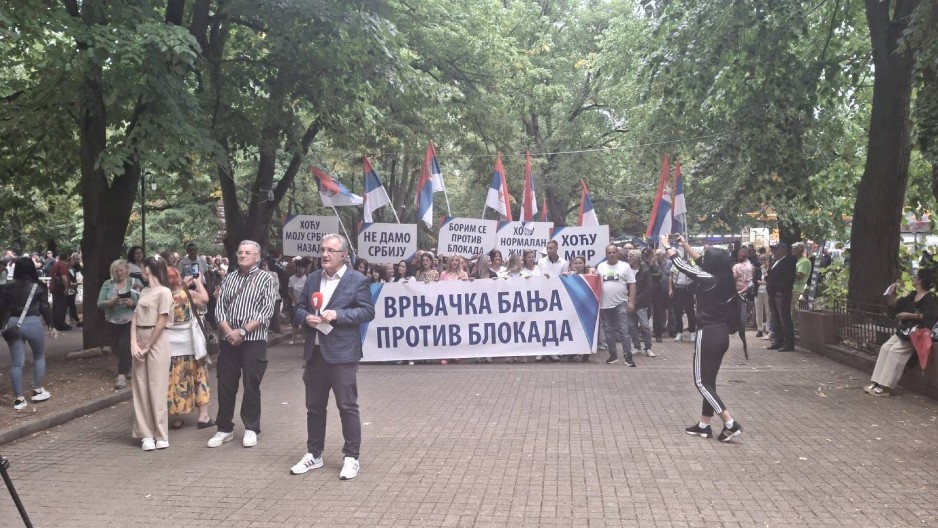 VRNJAČKA BANJA USTALA: Ogroman skup građana protiv blokada! (FOTO)