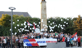 PUŠTENI SU BELI BALONI KAO SIMBOL MIRA! Veličanstvene slike sa skupa protiv blokada (FOTO)