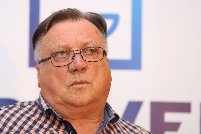 PRVO OGLAŠAVANJE HALIDA BEŠLIĆA Nakon što je prebačen na onkologiju, pevač objavio samo jedno!