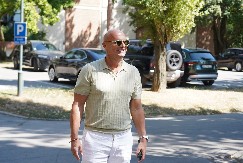 OVA FATALNA PLAVUŠA JE MILIJEVA ŽENA Ostavila je dečka zbog njega, a mlađa je od kompozitora 10 godina (FOTO)