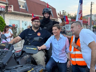 ANA BRNABIĆ U BORČI Predsednica Skupštine sa građanima protiv blokada! (FOTO)