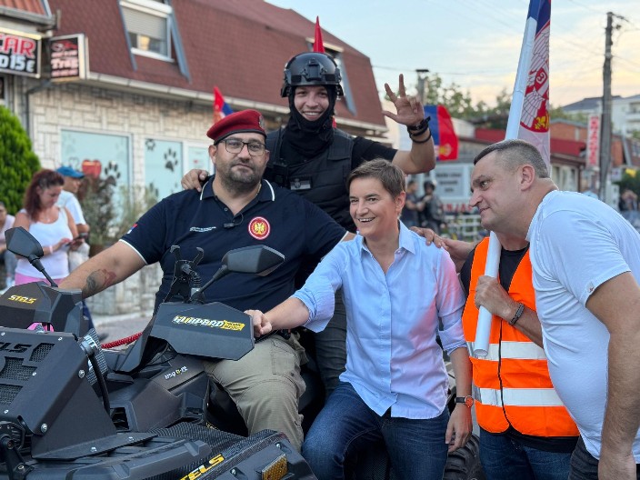ANA BRNABIĆ U BORČI Predsednica Skupštine sa građanima protiv blokada! (FOTO)