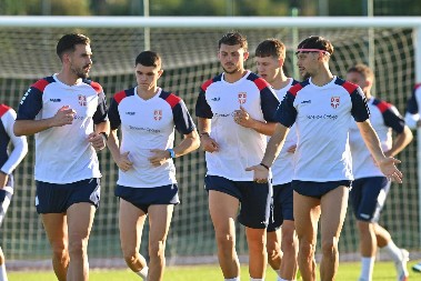 "ORLOVI" SPREMNI DA SRUŠE VELIKANA Fudbaleri Srbije odradili poslednji trening pred meč sa Englezima
